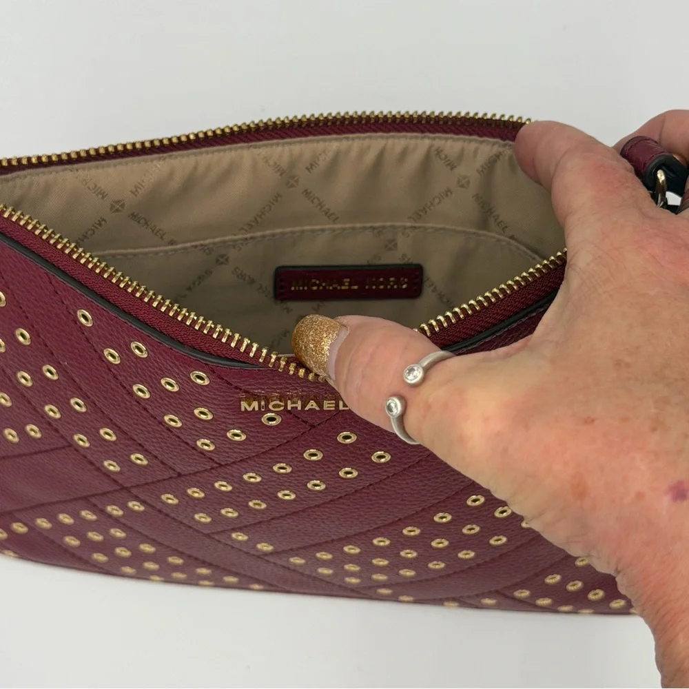 Michael Kors Jet Set Travel XL Zip Stud Clutch Wristlet Pebbled Leather Mulberry - Picture 4 of 10